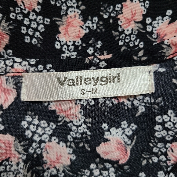 Valleygirl Black & Pink Floral Print Flowy Short Sleeve Mini Dress - Picture 7 of 7